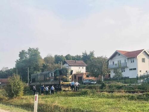 Preminuo dječak kojeg je u Srebreniku prije mjesec dana udario voz