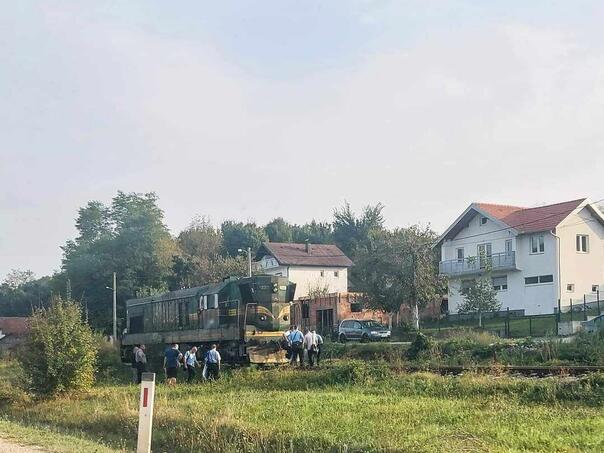 Preminuo dječak kojeg je u Srebreniku prije mjesec dana udario voz