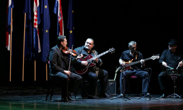 Preminuo jazz gitarist Damir Kukuruzović