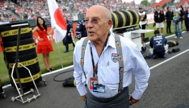 Preminuo Stirling Moss, legendarni britanski vozač Formule 1