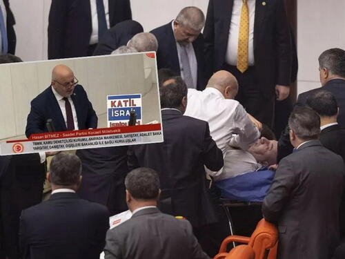 Preminuo turski parlamentarac koji je dobio infarkt za govornicom