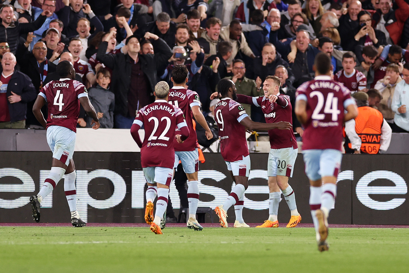 Preokret West Hama, Basel slavio u Firenci