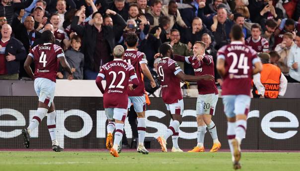 Preokret West Hama, Basel slavio u Firenci