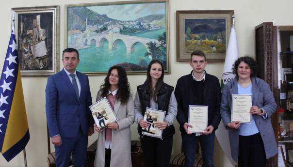 Prepoznat trud: Općina Konjic nagradila učenike gimnazije