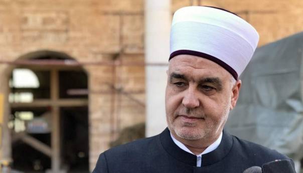 Preslušao sam Latića, onda uzeo abdest i proučio Jasin rahmetli Aliji