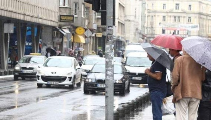Preteženo oblačno vrijeme sa slabom kišom