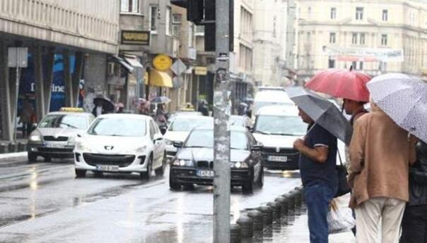 Preteženo oblačno vrijeme sa slabom kišom