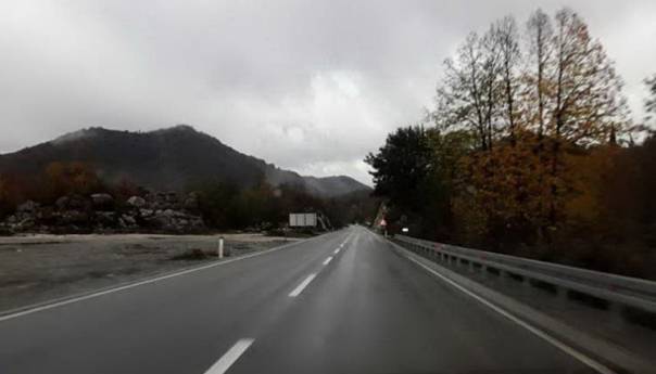 Pretežno mokar kolovaz, povećana opasnost od odrona