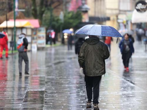 Danas pretežno oblačno, krajem dana kiša