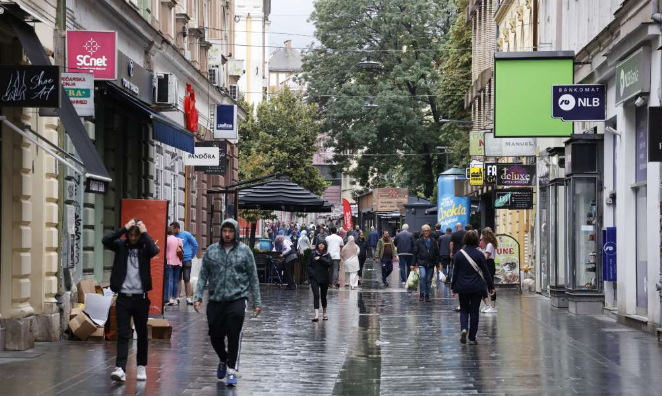 Pretežno oblačno vrijeme, povremeno sa kišom, temperatura između 15 i 21 stepen