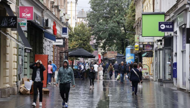 Pretežno oblačno vrijeme, povremeno sa kišom, temperatura između 15 i 21 stepen