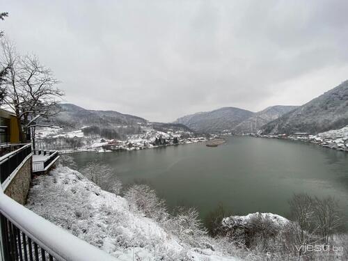Pretežno oblačno vrijeme sa kišom ili lokalnim pljuskom