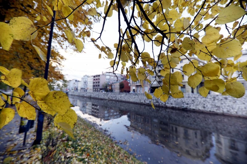 Pretežno oblačno vrijeme sa kišom, pljuskovima i grmljavinom