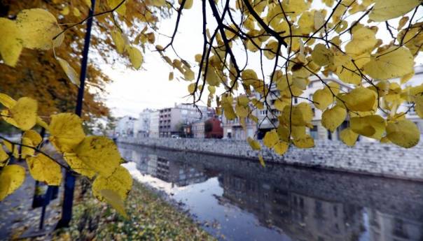Pretežno oblačno vrijeme sa kišom, pljuskovima i grmljavinom