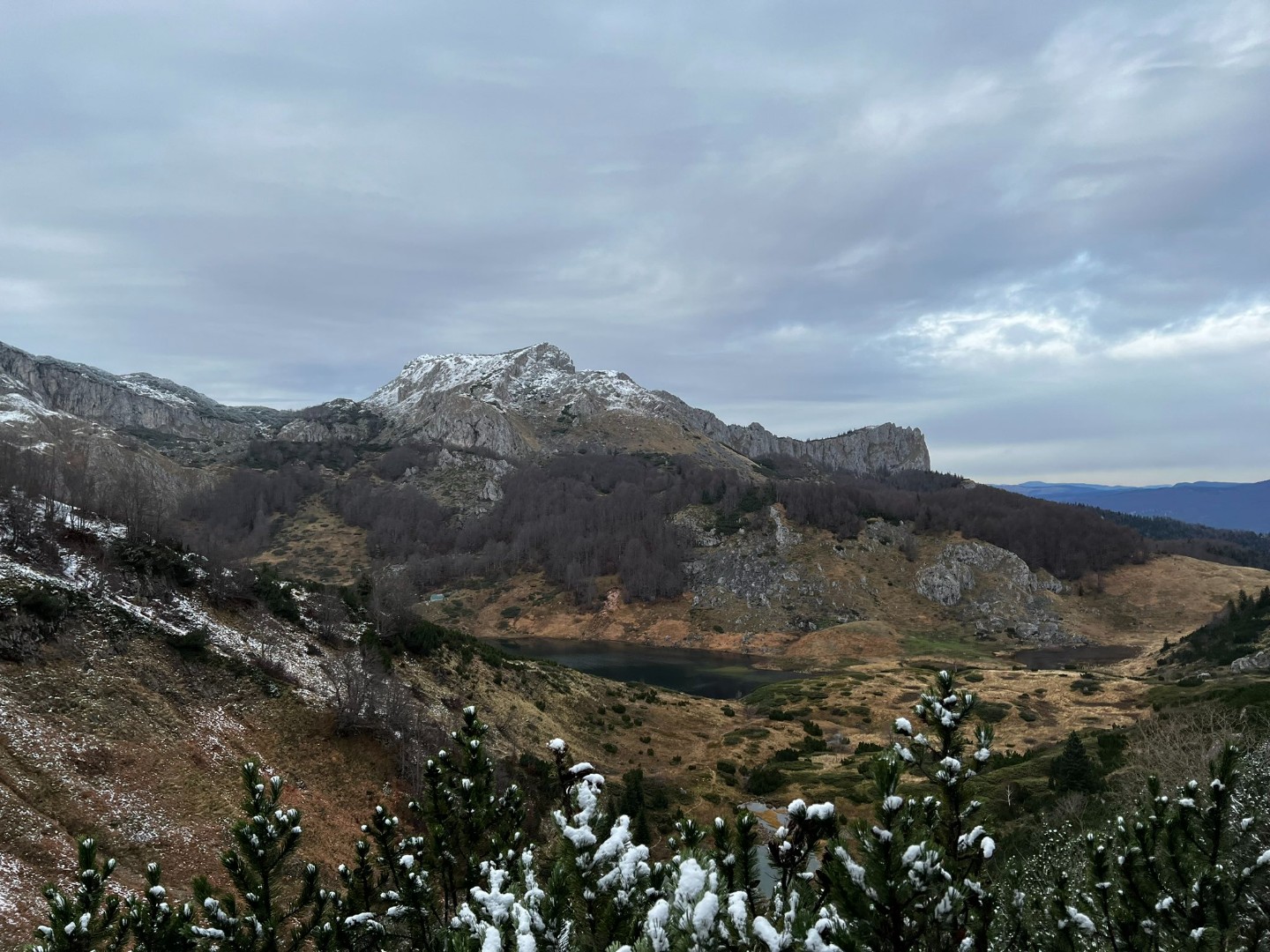Pretežno oblačno vrijeme, slaba kiša pada u Hercegovini i istoku Bosne