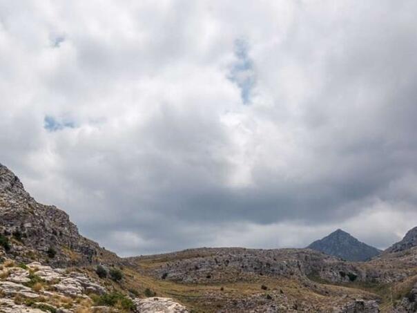 Pretežno oblačno vrijeme u BiH, ponegdje i slaba kiša