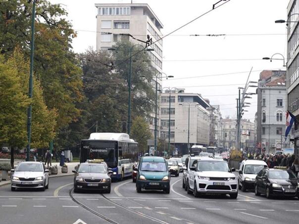 Pretežno suh kolovoz, povoljni uslovi za saobraćaj