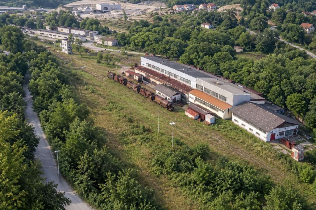 Pretis osniva podružnicu u Tuzli, počinje izgradnja fabrike baruta