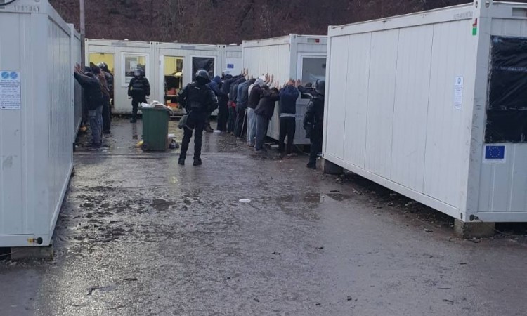 Pretres u kampu 'Blažuj', 17 migranata bit će protjerano iz BiH