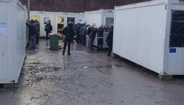 Pretres u kampu 'Blažuj', 17 migranata bit će protjerano iz BiH