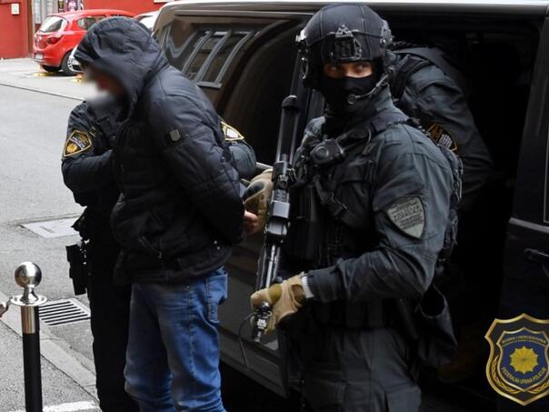 Pretres u Novom Travniku: Zaplijenjena droga, municija i oprema u akciji 'Dolina'