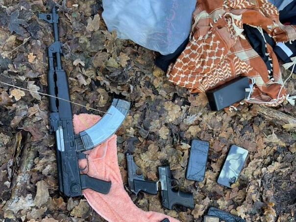 Pretres u Travniku: Policija pronašla puške, bombe i vojnu opremu