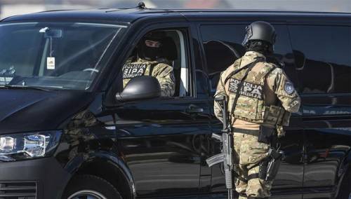 Pretresi na osam lokacija, uhapšeno sedam osoba