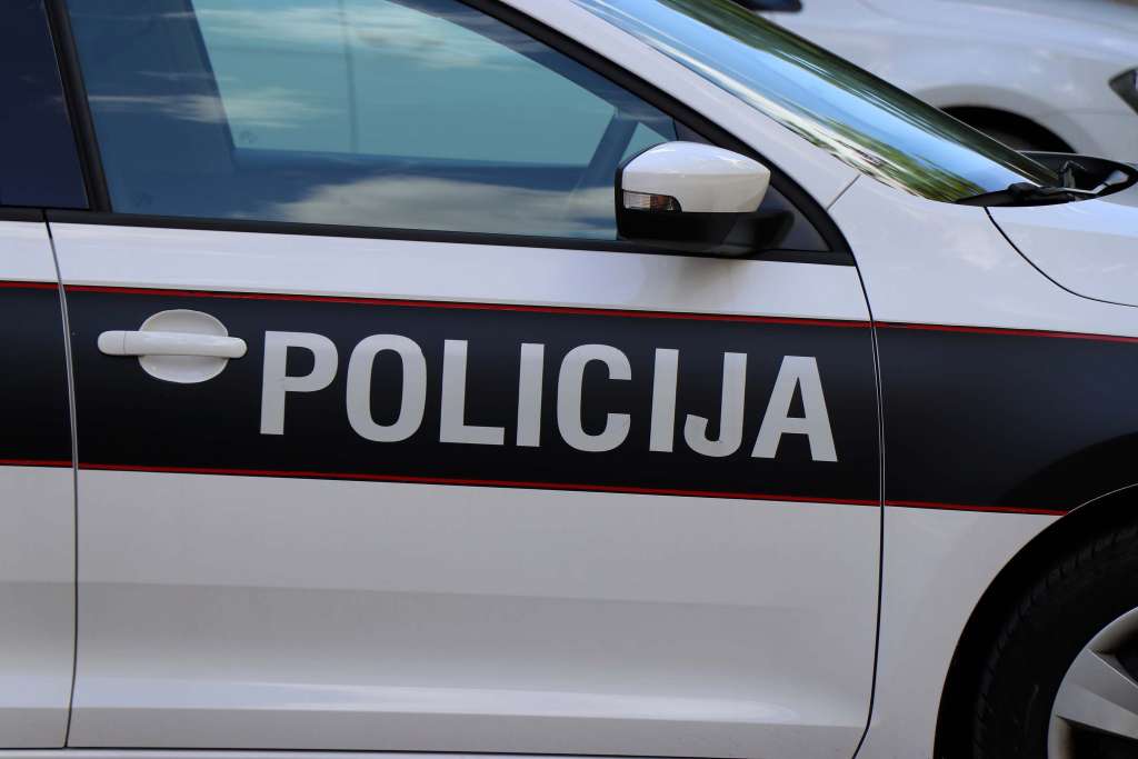Pretresi na pet lokacija u Zenici, pronađena droga, uhapšeno šest osoba