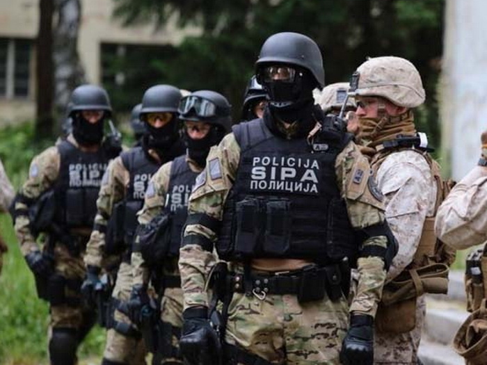 Pretresi SIPA-e na više lokacija u Sarajevo zbog sumnje na krijumčarenje vojne opreme i ljudi