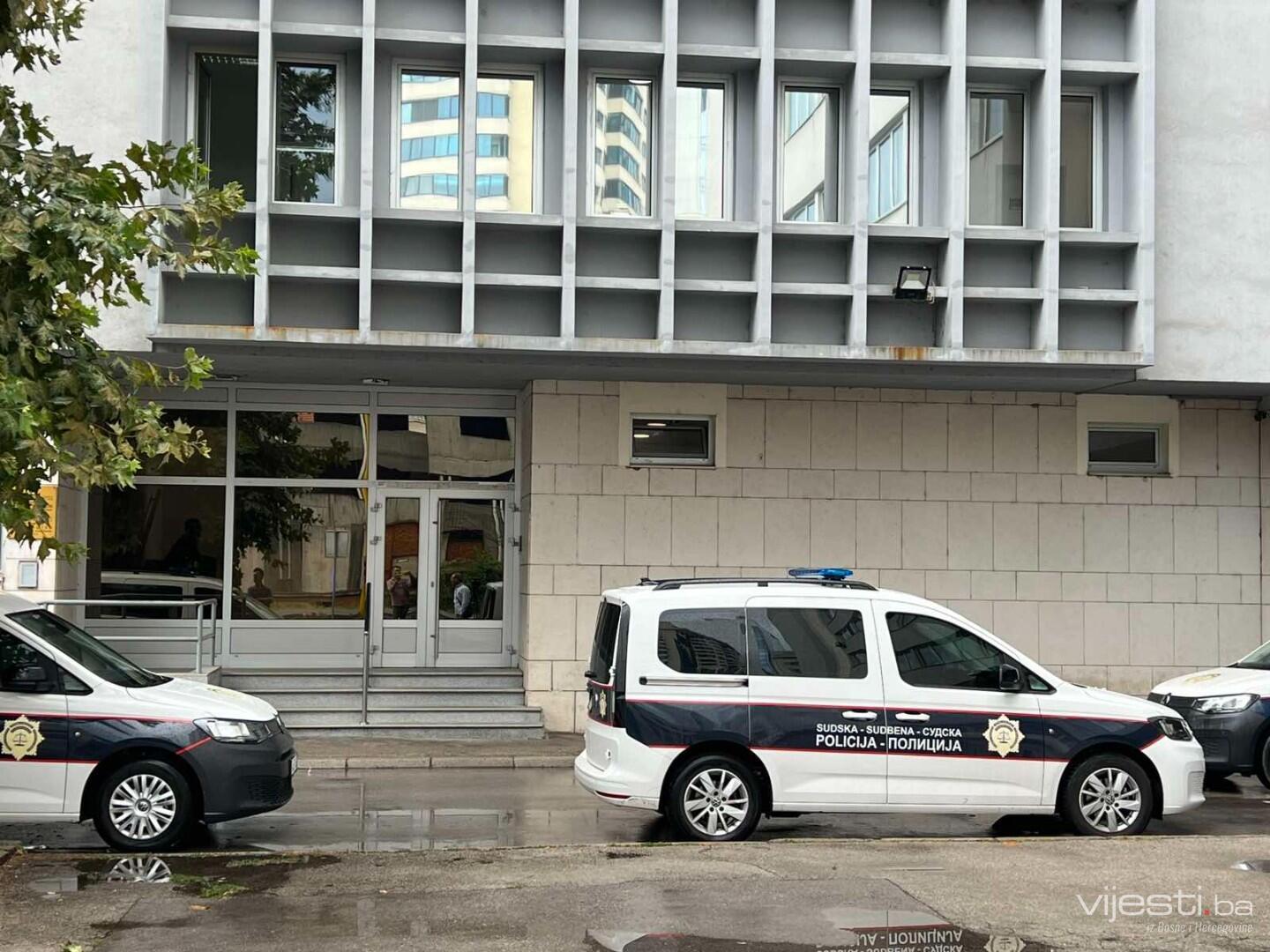 Pretresi u TK: Policajac i predstavnik firme pod istragom zbog primanja dara i prevare