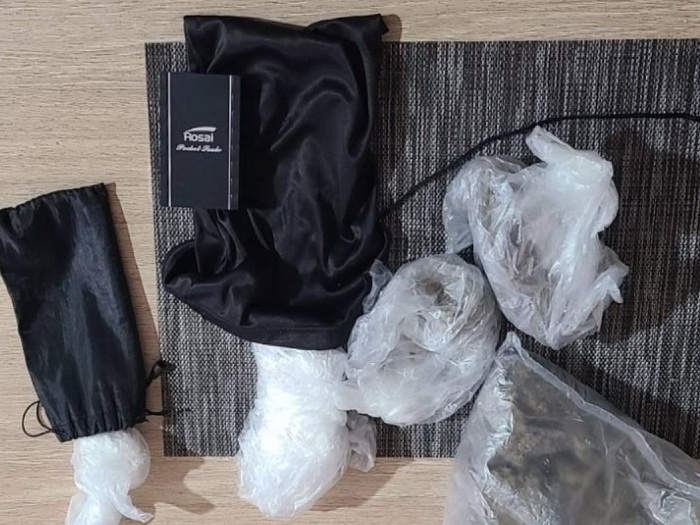 Pretresi u Velikoj Kladuši, pronađena droga i oružje