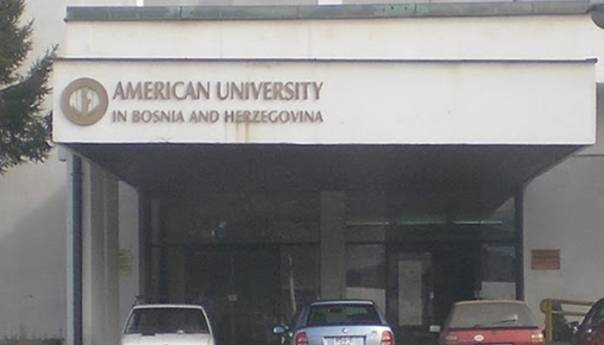 Pretresi u vezi s izdavanjem diploma Američkog univerziteta u Tuzli