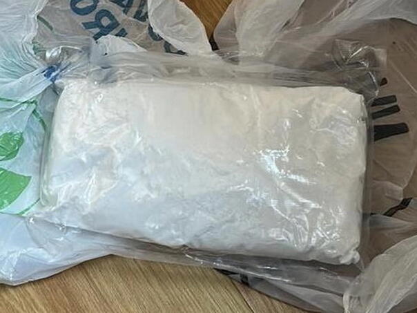 Pretresi u Živinicama: Policija pronašla drogu, pištolj i pet mobitela, jedna osoba uhapšena