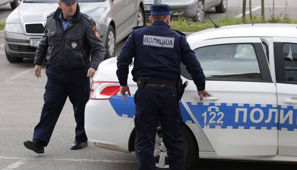 Pretresi zbog "gepekovanja", oduzeta dva auta