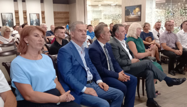 Prevažna je uloga reisa da bi se problematizirala iz ugla dnevne politike