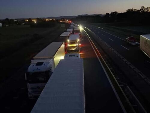 Prevoznici ne odustaju: Noć provode na ulicama