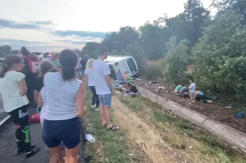 Prevrnuo se autobus iz Srbije, najmanje 10 povrijeđenih