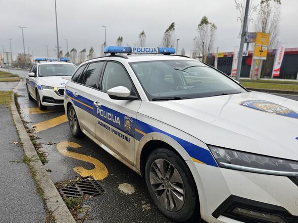 Prevrnuo se autobus na autoputu kod Zagreba, dvije osobe povrijeđene