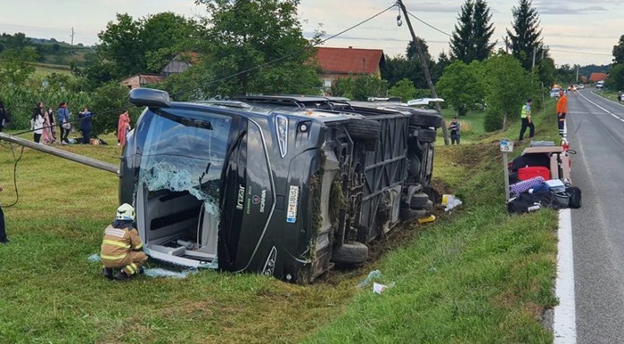 Prevrnuo se autobus sa državljanima BiH kod Karlovca