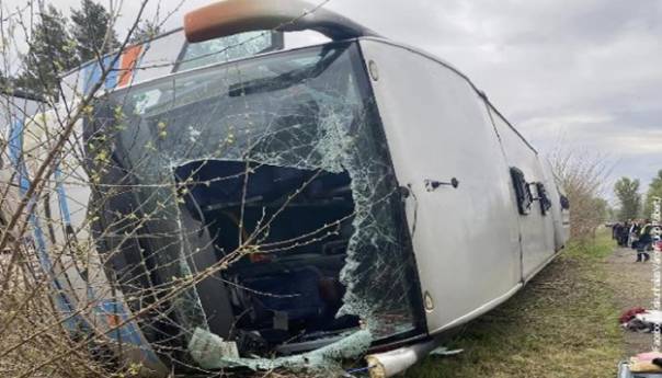 Prevrnuo se autobus sa turistima iz Srbije u Mađarskoj, 12 povrijeđenih