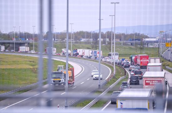 Prevrnuo se autobus u Njemačkoj, povrijeđeno 27 učenika