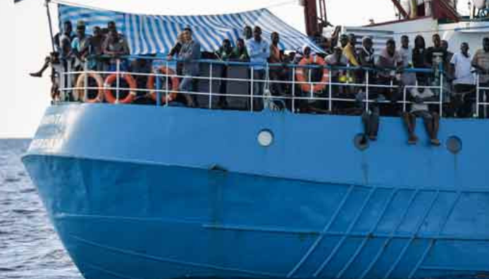 Prevrnuo se brod kod Libije: Nestalo 30 ilegalnih migranata