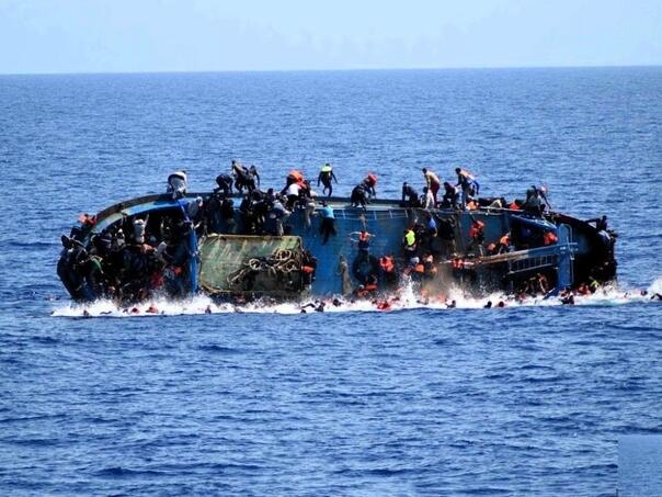 Prevrnuo se brod kod Mauritanije, poginulo najmanje 49 migranata