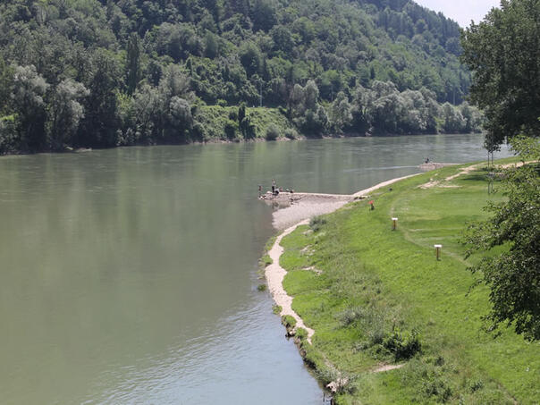 Prevrnuo se čamac sa migrantima na Drini, u toku potraga za nestalim
