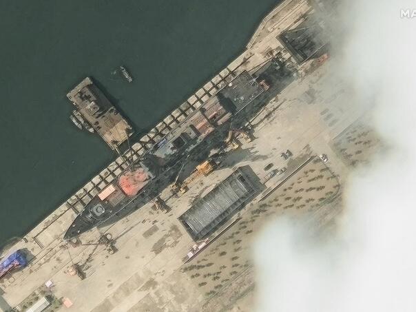 Prevrnuo se novi vojni brod u Sjevernoj Koreji, Kim sve gledao