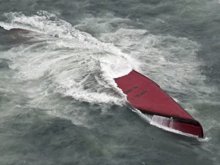 Prevrnuo se tanker kod Japana, sedmero mrtvih