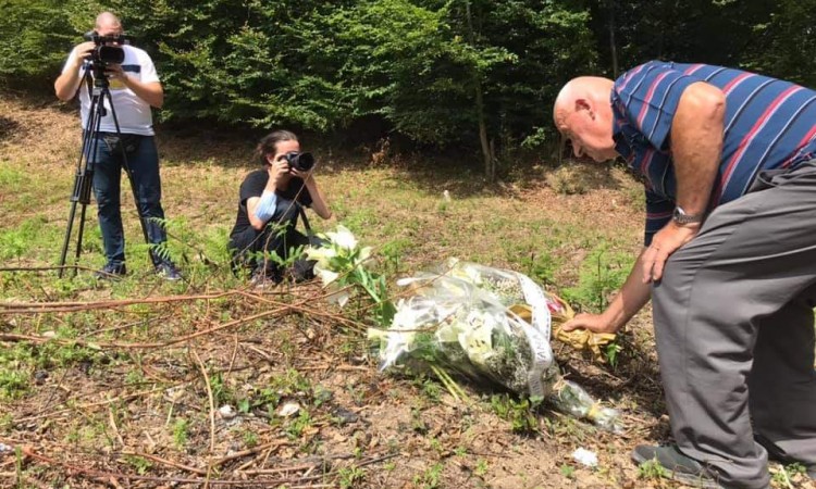 Preživjeli Srebreničani obilaze mjesta stradanja svojih najmilijih