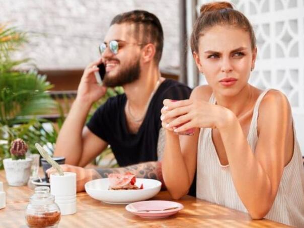 Pričaju li žene zaista više od muškaraca?