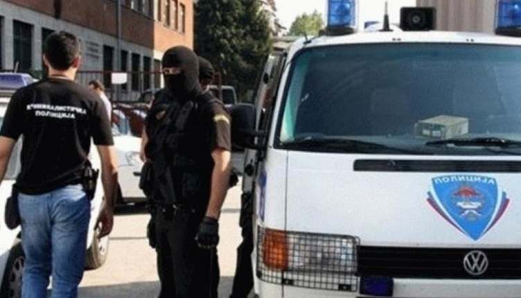 Pričao sam sa sobom, pa pucao prema policajcu