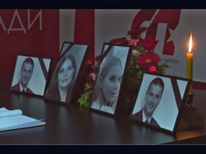 Prijatelji, poznanici, saradnici i građani se opraštaju od porodice Todorović